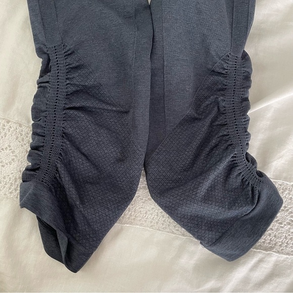 Lululemon Sz 4 In The Flow Crop II Compression Capris Black - Picture 5 of 6